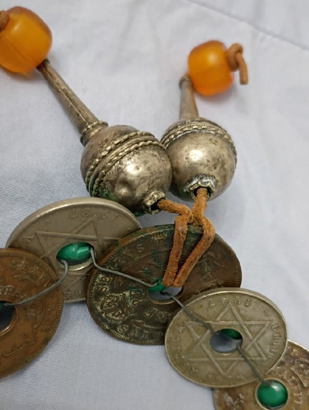 Vintage British West African Green and Amber Beaded Coin Trade Bead Necklace - Picture 10 of 15